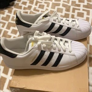 Adidas SUPERSTARS.
